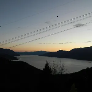 apt-in-quiet-area-with-charming-view-of-lake-maggiore.it-lombardy.com/